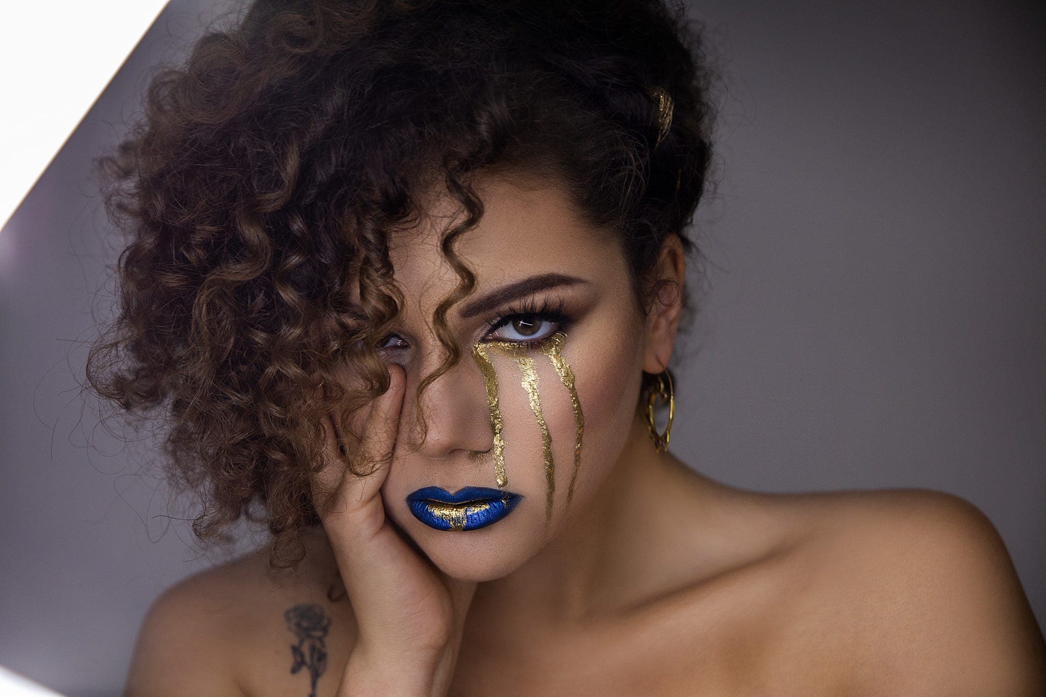 RIELL Sets The Mood With Single “Over The Edge”