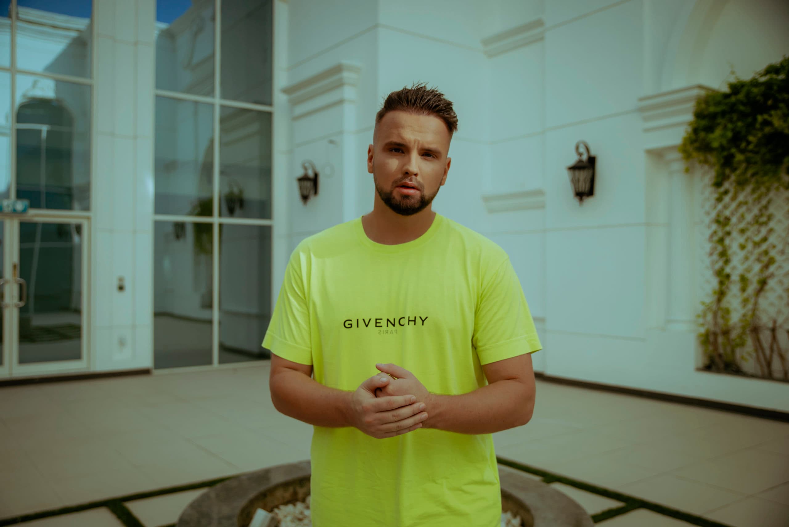 Topic Interview: Moving to Dubai, Australia Tour + More