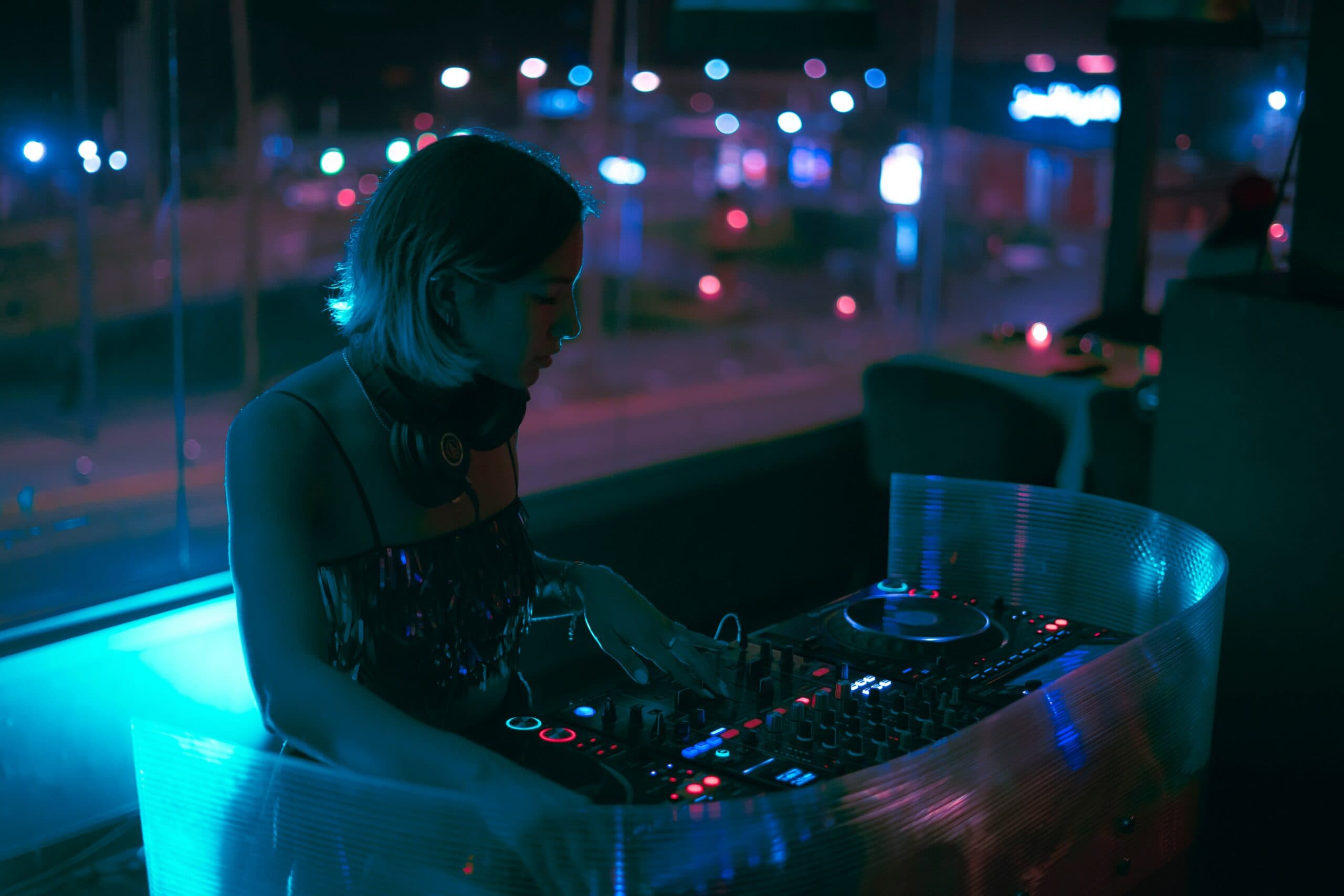 Spotlight on Female DJs: Breaking Barriers in a Male-Dominated Industry