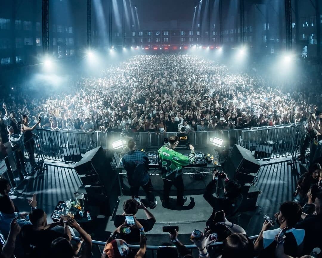 Review: A Night With RÜFÜS DU SOL At The Wool Store