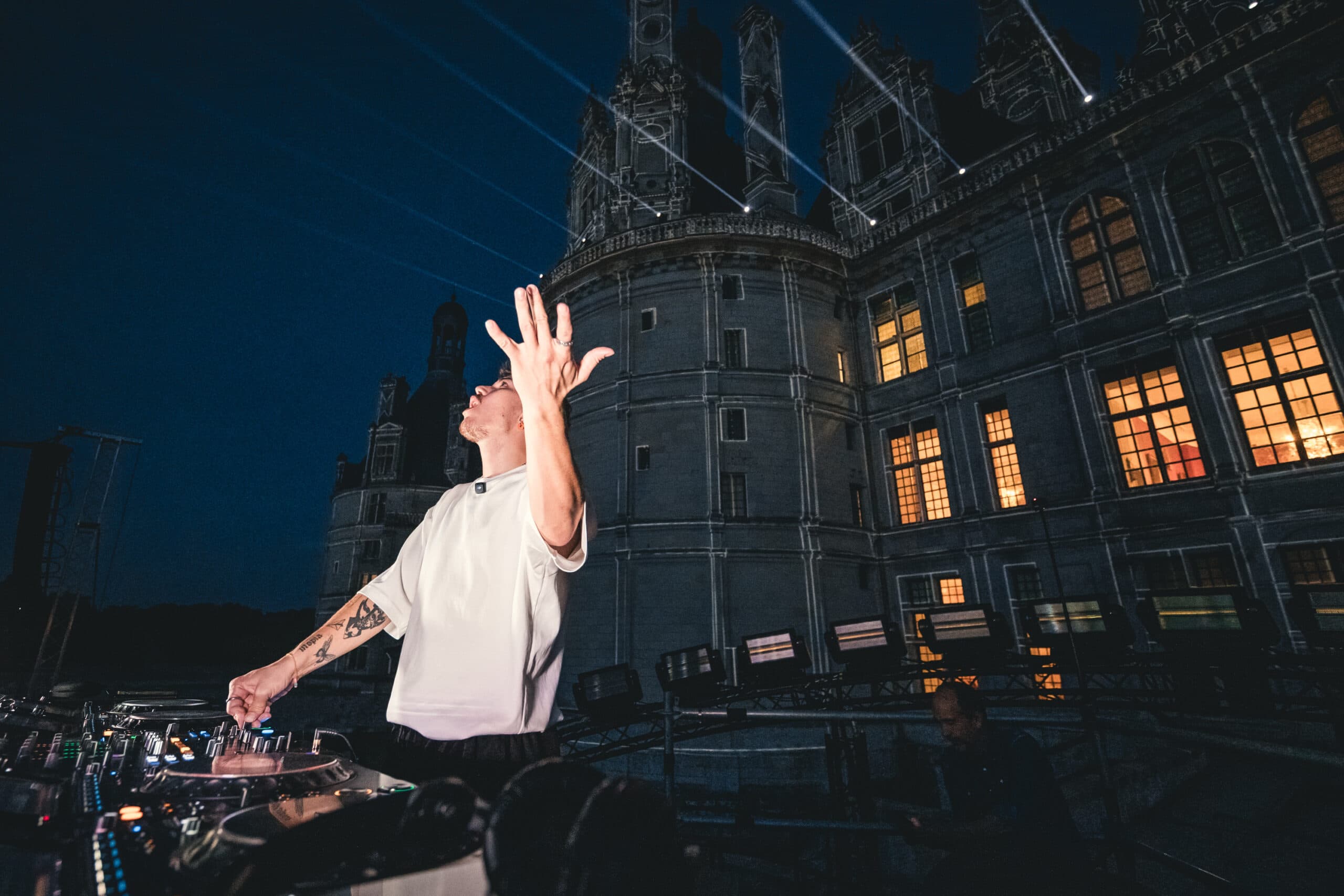Aalson Blends Dark Progressive Rhythms With Emotive Vocals On Debut LP ‘Fragments of Life’
